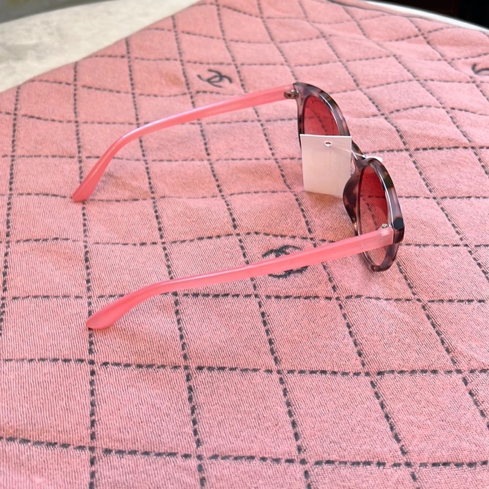 NEW! Pink Rose Colored Sunglasses Tortoise - Picture 5 of 5